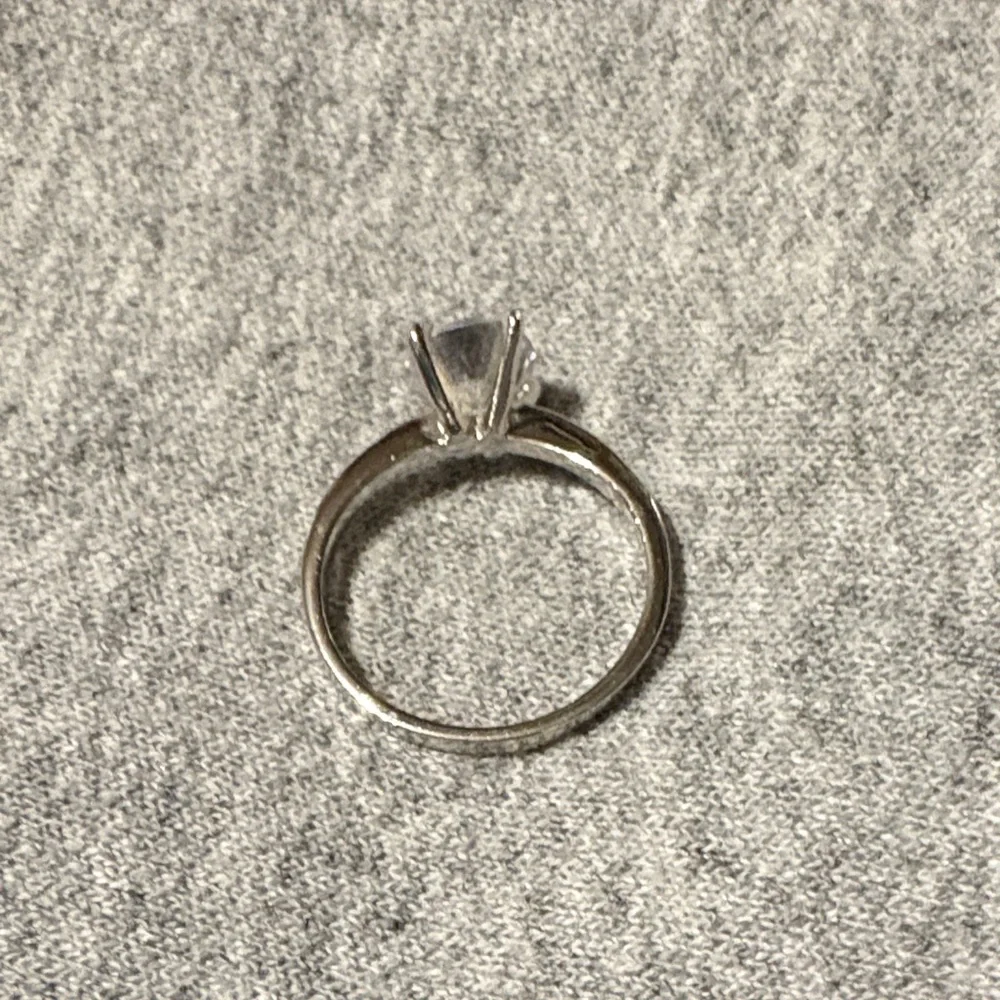 Elegant Silver Diamond Ring - Picture 3 of 5